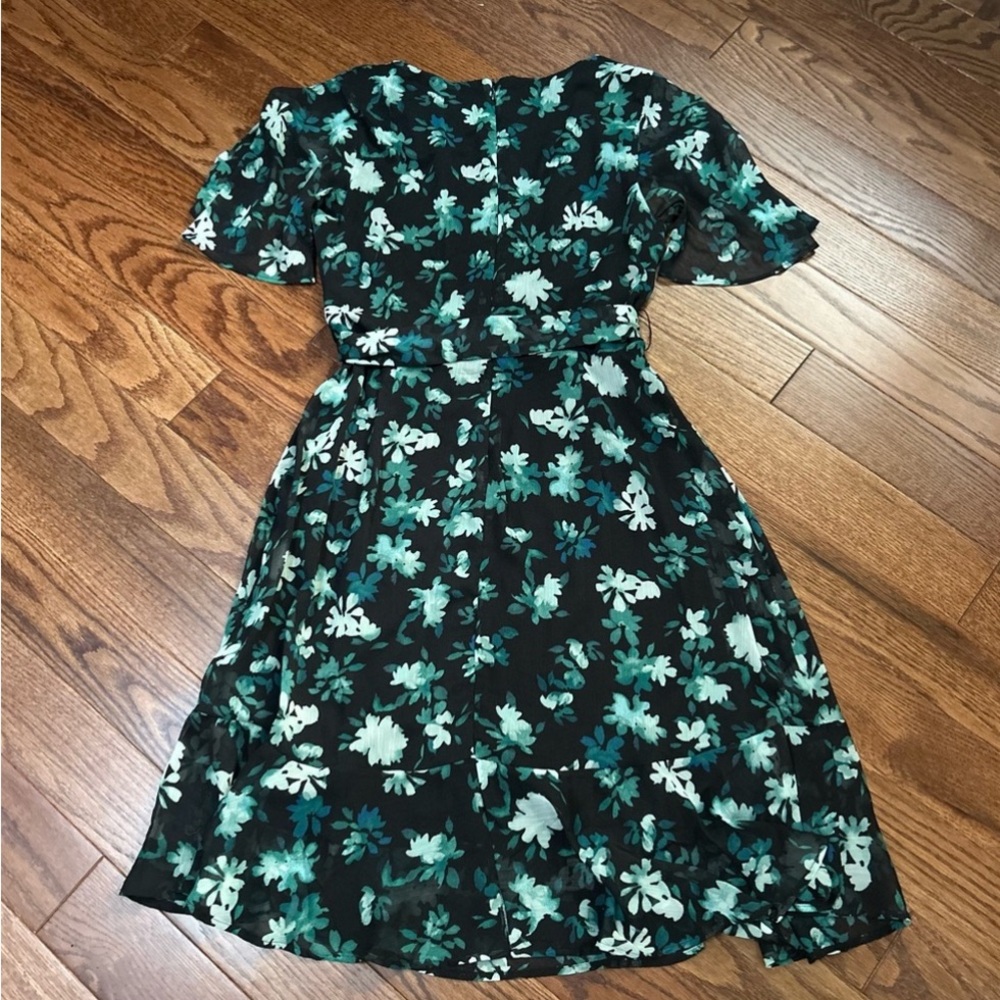 NWT! DKNY Women's Fit and Flare V Neck Cape Sleeve Floral Dress